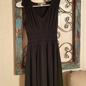 sleeveless dress.